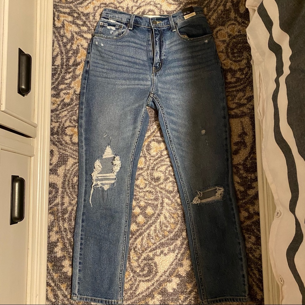 A&F Mom Jean size 26 2R